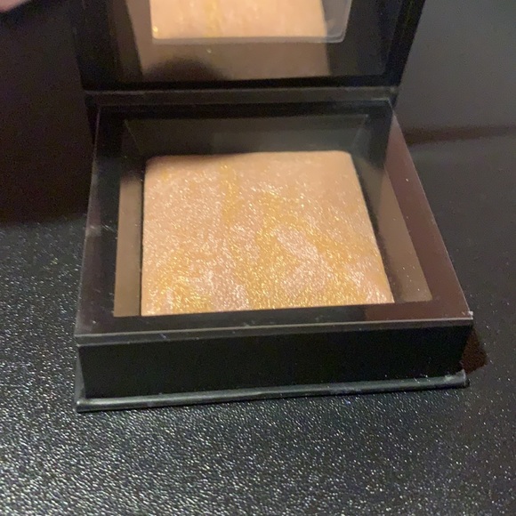 Bareminerals Invisible Glow Powder Highlighter - Picture 3 of 4